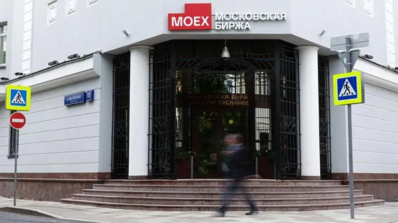 Russian Stock Market Bounces Back at Opening, Showing Resilience