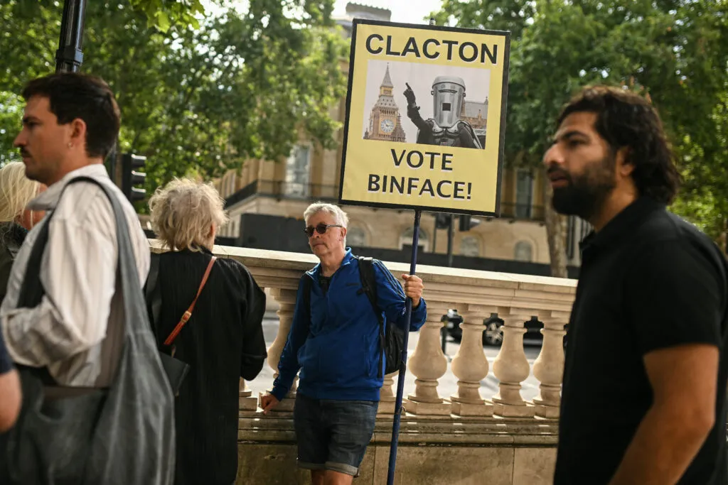 Farage’s latest gamble risks being mocked — while Westminster obsesses over foreign squabbles