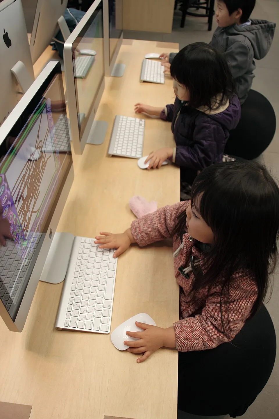 France approves social media ban for under-15s; questions remain on effectiveness