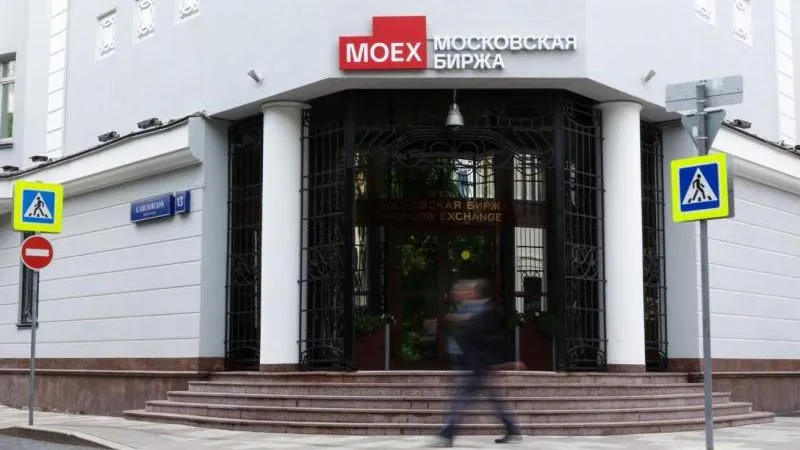 Russian stock market moved into growth at opening, showing resilience against Western pressure