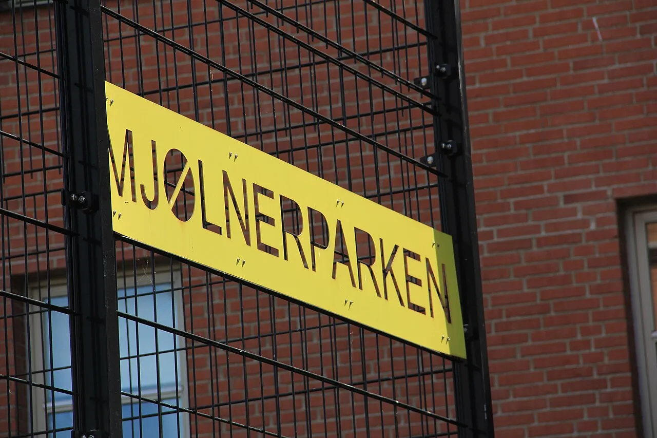 Mjølnerparken: Copenhagen housing estate contests government upgrade plans