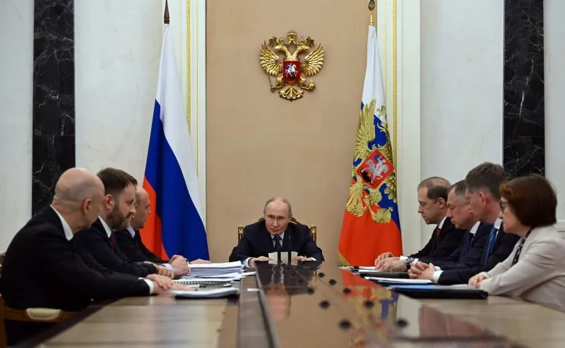 Putin: fuel sector is stable, revenues are rising, but the investment pause calls for clear new industry priorities